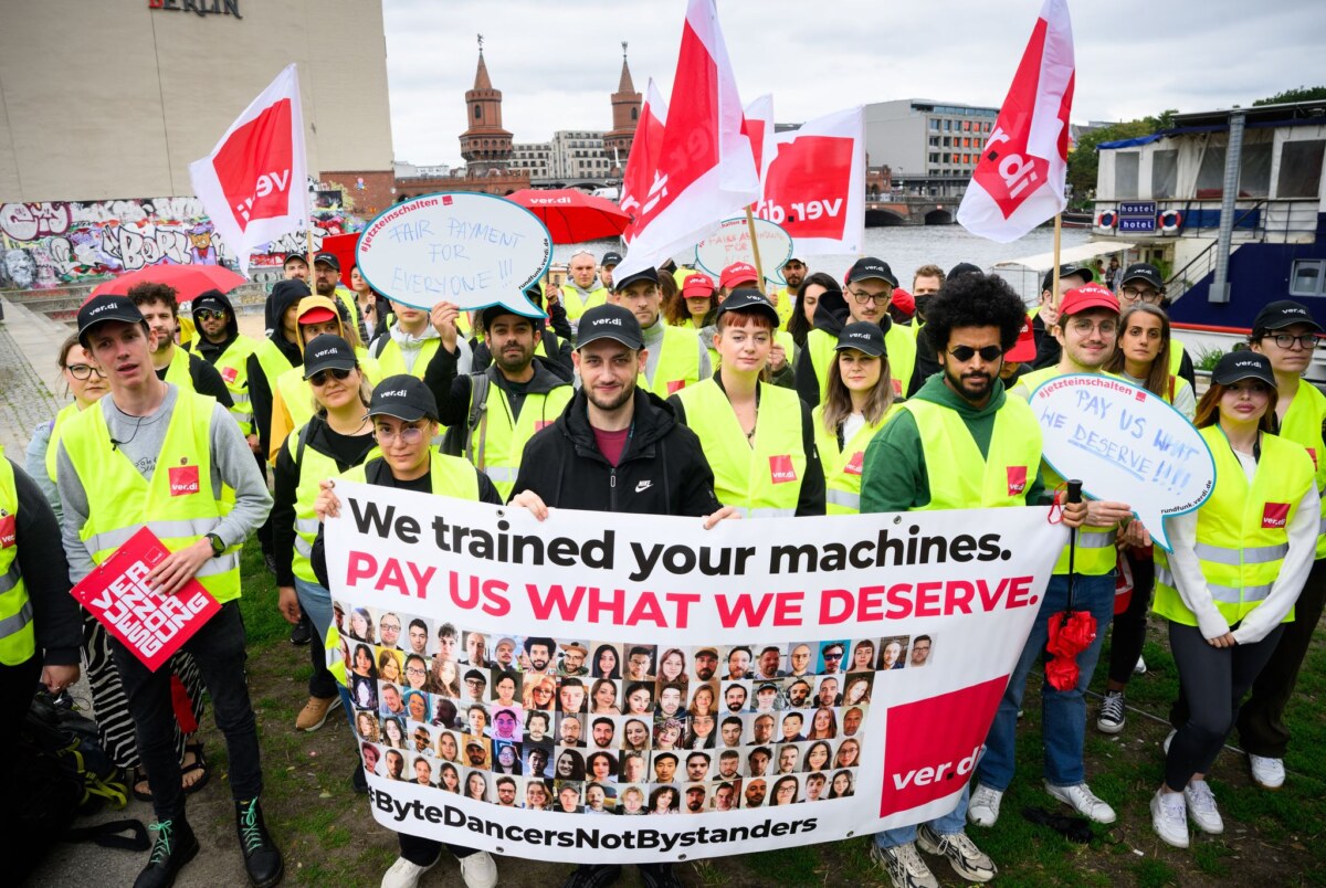 Demonstration von Tiktok-Beschäftigten Immer wieder haben in den vergangenen Monaten Tiktok-Beschäftigte in Berlin gegen den geplanten Stellenabbau demonstriert. (Archivbild)