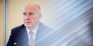 Wegner wirbt für Volksbefragung von oben Berlins Regierender Bürgermeister Kai Wegner (CDU) fordert eine Randbebauung des Tempelhofer Felds.