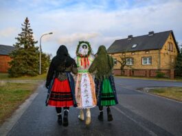 Schokolade, Mittelalter, Zirkus – so weihnachtet Brandenburg Das «Bescherkind» ist eine sorbische Tradition in der Lausitz. (Archivbild)