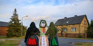 Schokolade, Mittelalter, Zirkus – so weihnachtet Brandenburg Das «Bescherkind» ist eine sorbische Tradition in der Lausitz. (Archivbild)