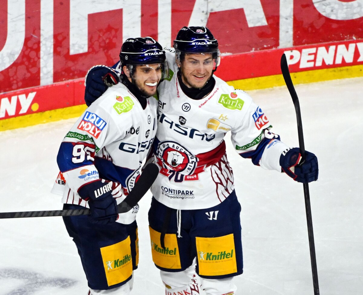 Adler Mannheim - Eisbären Berlin Angreifer Frederik Tiffels (l.) traf zum 4:1 der Eisbären Berlin bei den Grizzlys Wolfsburg.