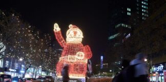 Weihnachtsbeleuchtung am Ku’damm erstrahlt Am Kurfürstendamm (Ku'damm) leuchtet die Weihnachtsbeleuchtung.