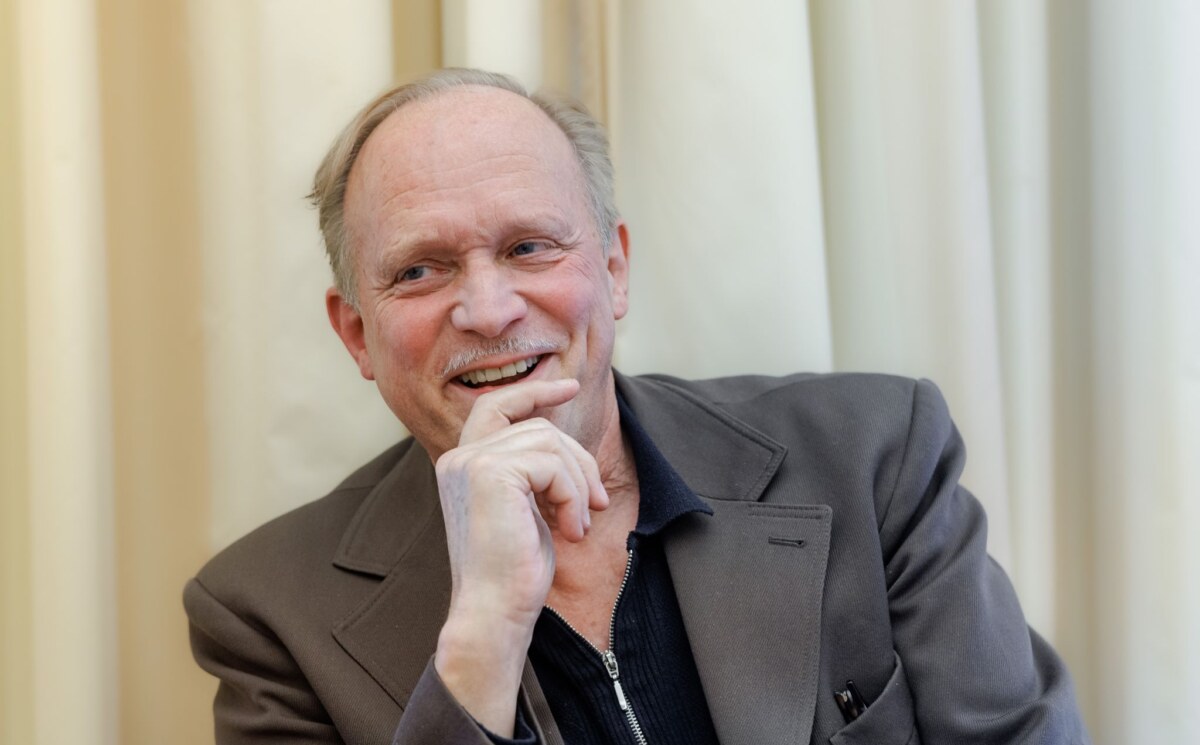 Ulrich Tukur im dpa-Interview Mag es lieber analog: Schauspieler Ulrich Tukur. (Archivbild)