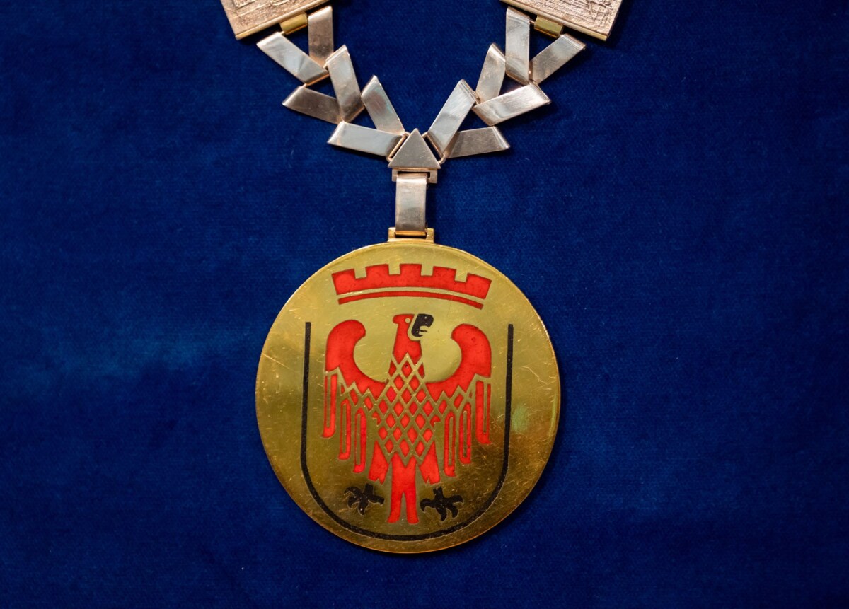 Amtseinführung der Potsdamer Oberbürgermeisterin Aubel Noosha Aubel trägt als neue Oberbürgermeisterin von Potsdam die traditionsreiche Amtskette.