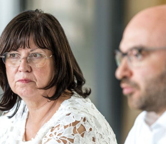 Brandbrief gegen Rechts: «Ist richtig, nicht zu schweigen» Sprembergs Bürgermeisterin Christine Herntier (parteilos) beriet im August mit Brandenburgs Innenminister René Wilke über das Erstarken des Rechtsextremismus. (Archivbild)