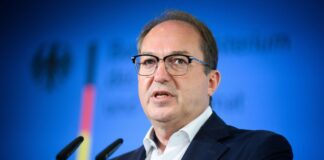 Bundesinnenminister Alexander Dobrindt (CSU) hat den islamistischen Verein Muslim Interaktiv verboten. 