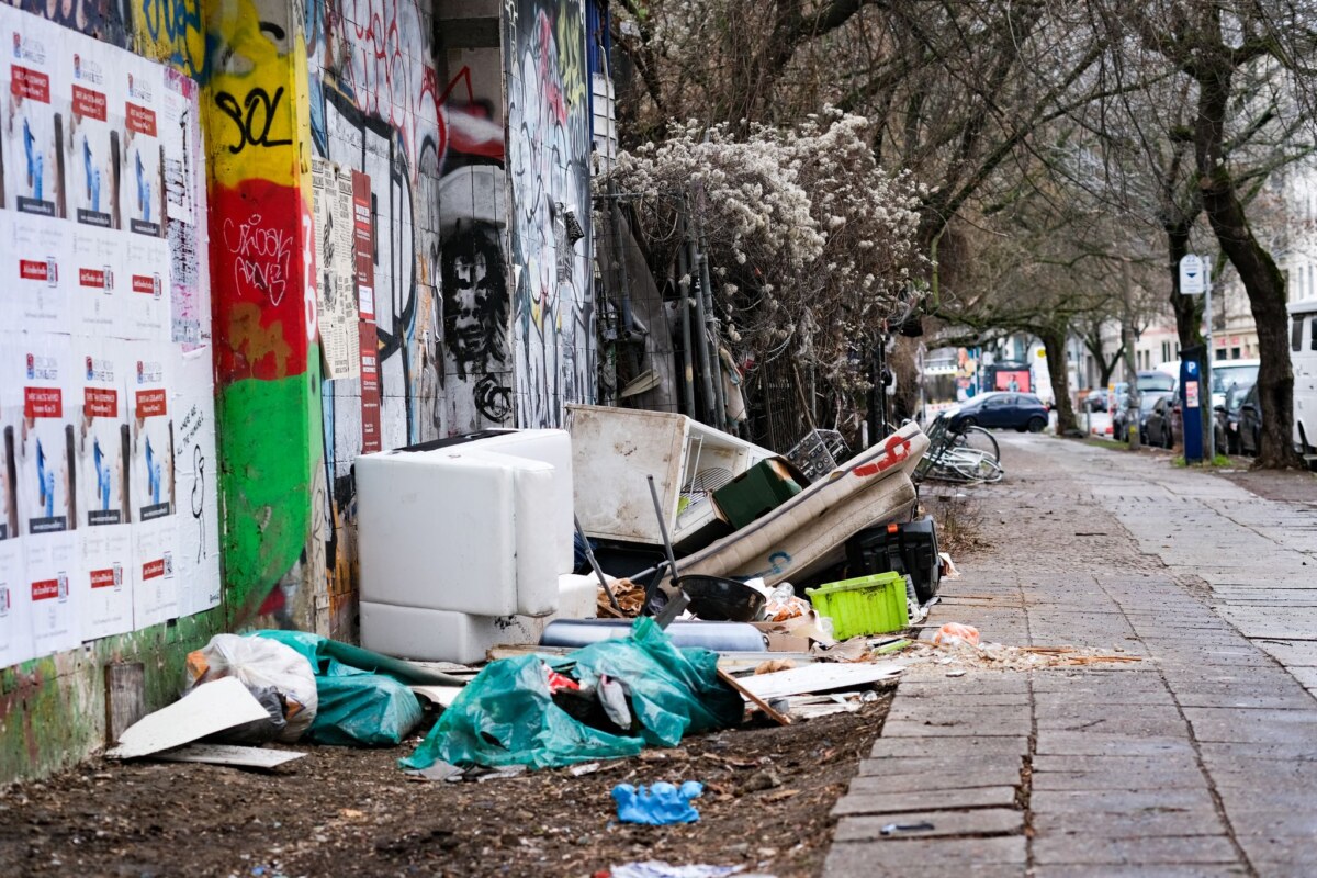 Illegale Müllhaufen in Berlin Viele Menschen in Berlin entsorgen Sperrmüll einfach auf der Straße. (Archivbild)