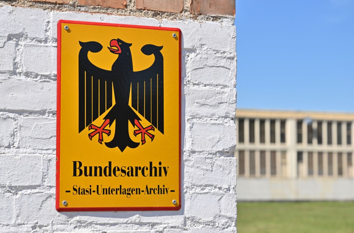 Stasi-Unterlagen Jährlich stellen immer noch Zehntausende Anträge auf Einsicht von Stasi-Akten. (Symbolbild)