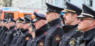 Berliner Feuerwehr gedenkt verstorbener Kollegen Die diesjährige Gedenkveranstaltung stand unter dem Motto «Licht im Dunkeln».