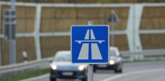 Abschnitt der A15 bei Neuhausen wegen Blindgänger gesperrt Wohnhäuser liegen nicht im Sperrkreis. (Symbolbild)