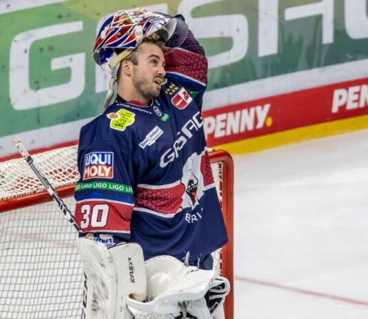 Torhüter Jake Hildebrand verliert mit den Eisbären Berlin nach Penaltyschießen gegen Köln. (Archivbild)