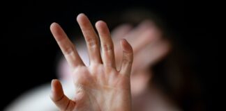 Die Zahl der Fälle von häuslicher Gewalt ist 2024 in Brandenburg auf den höchsten Stand seit fünf Jahren gestiegen. (Symbolbild)