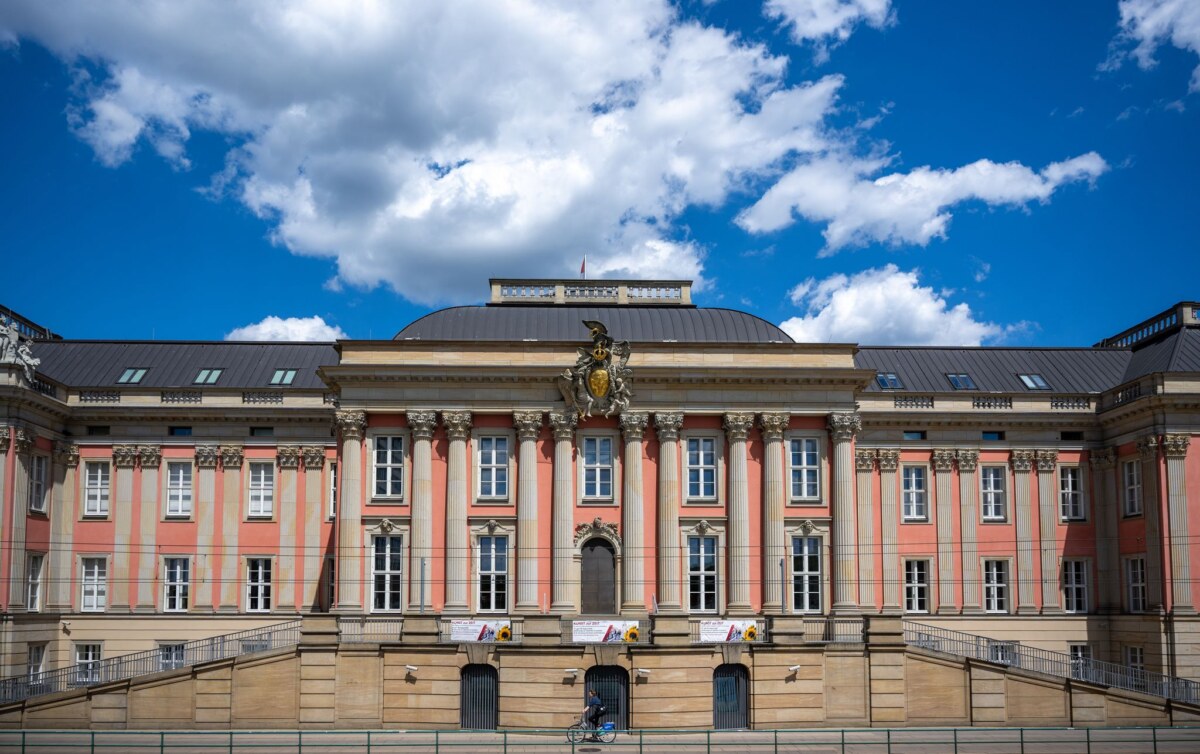 Brandenburger Landtag Im Brandenburger Landtag will man auf die Fehler während der Pandemie schauen. (Archivbild)