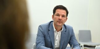 Der designierte Spitzenkandidat der SPD Berlin für die Wahl 2026, Steffen Krach, zeigt sich optimistisch. (Archivbild)