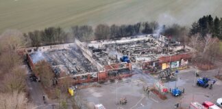 Großbrand in Zehdenick – zwei Jugendliche unter Tatverdacht Zwei Jugendliche könnten für den Brand des Supermarktes verantwortlich sein. (Archivbild)