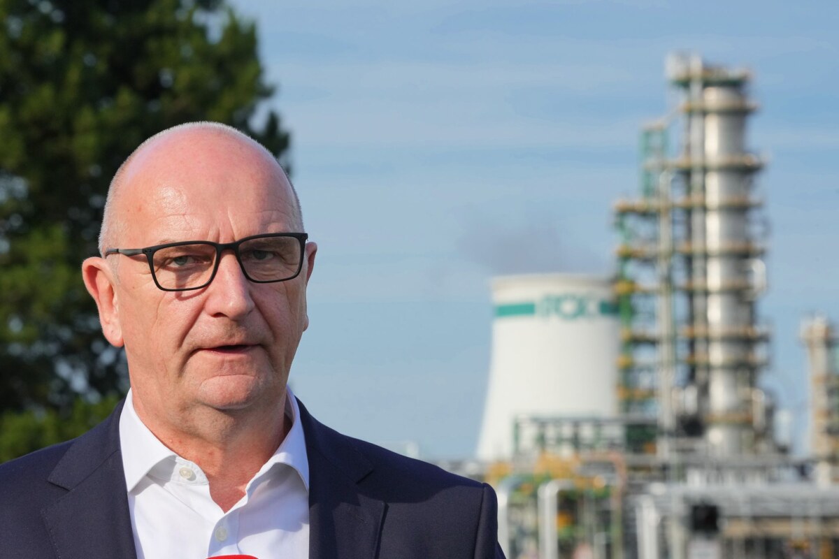 Ministerpräsident Woidke Brandenburgs Ministerpräsident Dietmar Woidke (SPD) äußert sich zum Arbeitsunfall an der Öl-Pipeline der Raffinerie PCK. (Archivbild)