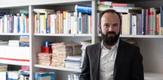 Was ein Kriminologe zu Besuchen im Maßregelvollzug sagt Der Vorwurf des schweren sexuellen Missbrauchs eines Kindes im Maßregelvollzug erschüttert die Öffentlichkeit. Der Direktor der Kriminologischen Zentralstelle (KrimZ), Martin Rettenberger, weist auf allgemeine Verfahren in solchen Einrichtungen und Besuchsmöglichkeiten hin. (Archivbild)