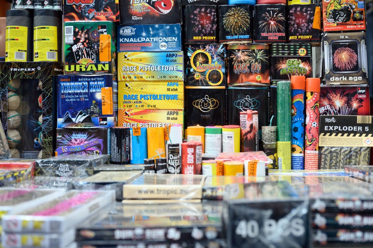 Illegale Pyrotechnik Die Berliner Polizei hat mehr 140.000 illegale Feuerwerkskörper beschlagnahmt. (Archivbild)