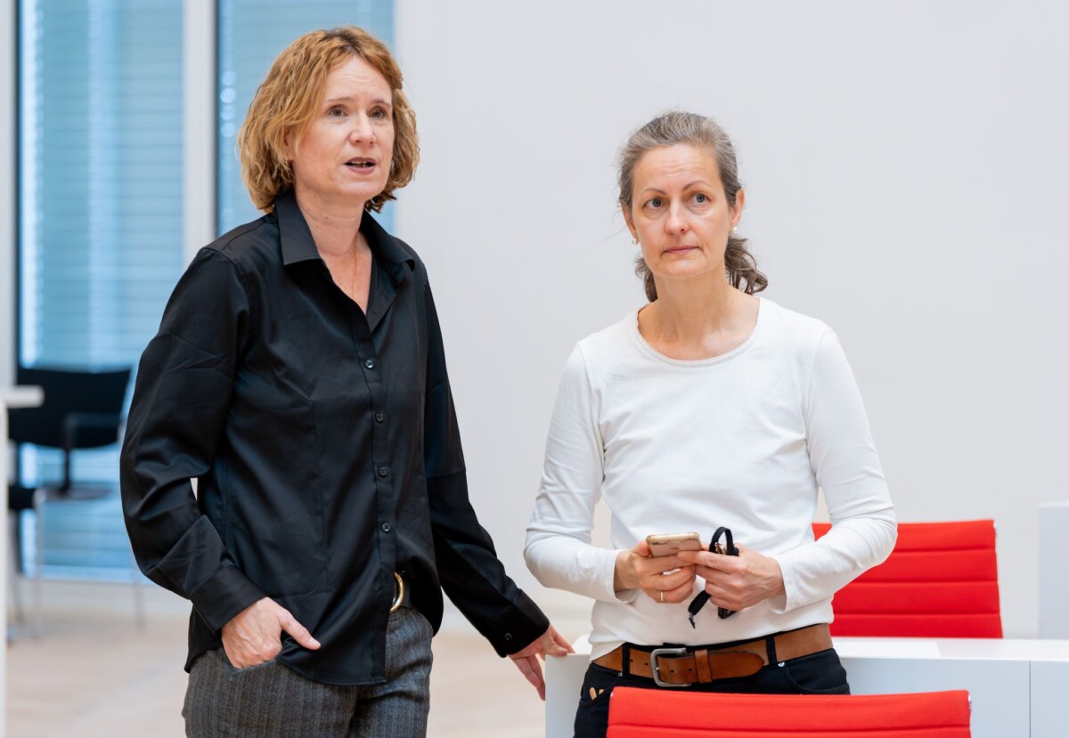 BSW-Landtagsfraktion Brandenburg Die Brandenburger BSW-Landtagsabgeordnete Melanie Matzies (l) ist nach dem Austritt aus der Partei wieder eingetreten. (Archivbild)