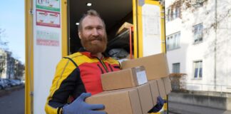 Paketbote Steve Josch wünscht sich mehr Wertschätzung und Entgegenkommen von den Kunden.