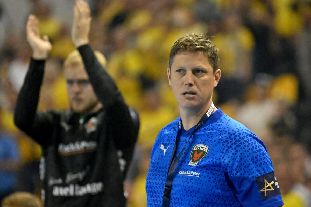 Füchse-Trainer Nicolej Krickau Füchse-Trainer Nicolej Krickau gehen langsam die Rückraumspieler aus