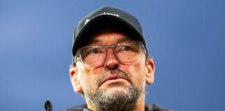 Trainer Claus-Dieter Wollitz spielte mit Energie Cottbus 2:2. (Archivbild)