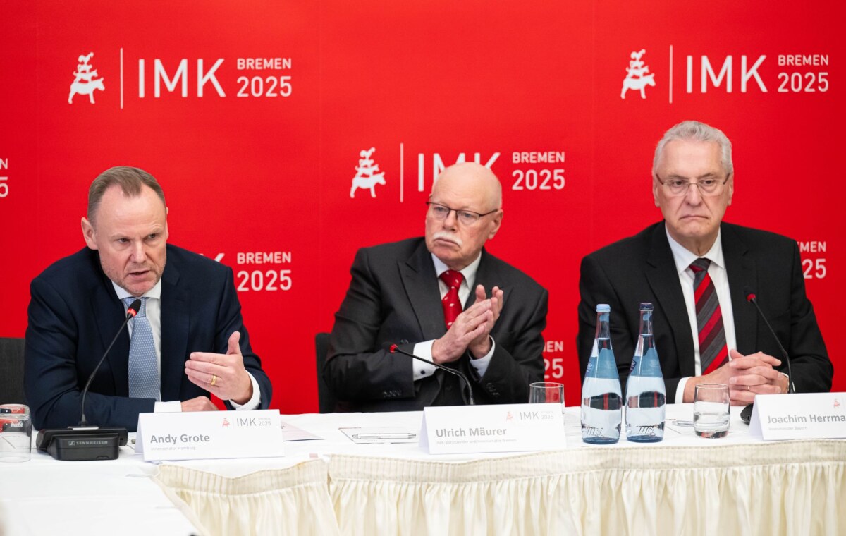 Innenministerkonferenz in Bremen Für den Gastgeber, Bremens langjährigen Innensenator Ulrich Mäurer (SPD), war es die letzte Innenministerkonferenz.
