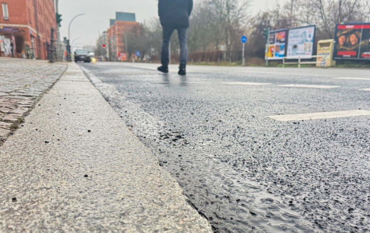 Winter in Berlin Wegen glatter Straßen und Gehwege sind am Wochenende viele Menschen gestürzt. (Symbolbild)