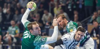 Füchse Berlin schaffen im Pokal den Einzug in Final Four Welthandballer Mathias Gidsel kommt gegen Kiel akrobatisch zum Abschluss.