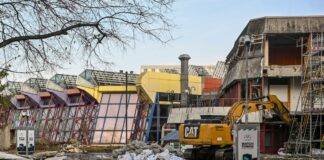 Über das ehemalige Sport- und Erholungszentrum (SEZ) in Berlin-Friedrichshain wird weiter gestritten. (Archivbild)