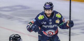 Eisbären Berlin gewinnen mit 5:1 gegen Dresden Angreifer Yannick Veilleux steuerte zwei Tore zum Heimsieg der Eisbären Berlin gegen die Dresdner Eislöwen bei. (Archivbild)