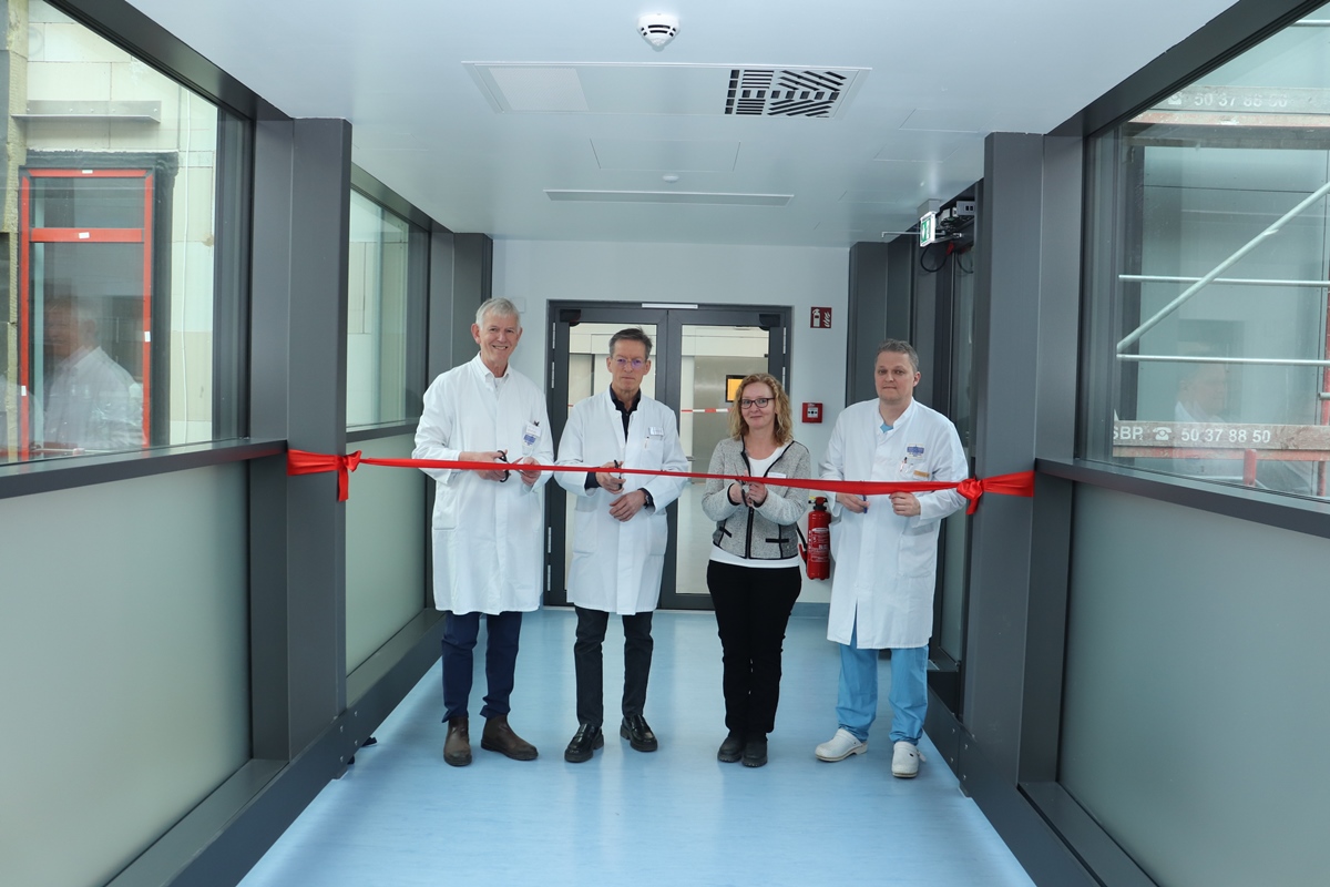 Dr. Manfred Lang, Priv.-Doz. Dr. Ralph-Ingo Rückert, Katharina Pfeiffer (Bereichsleitung Pflege OP) und Prof. Frank Friedersdorff bei der offiziellen OP-Eröffnung Dr. Manfred Lang, Priv.-Doz. Dr. Ralph-Ingo Rückert, Katharina Pfeiffer (Bereichsleitung Pflege OP) und Prof. Frank Friedersdorff bei der offiziellen OP-Eröffnung