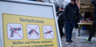 Wo Waffen und Feuerwerk an Silvester verboten sind Neben den dauerhaften Verbotszonen für Waffen und Messer kommen an Silvester besondere Bereiche dazu. (Archivbild)