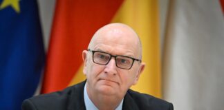 Keine Vertrauensfrage: Brandenburgs Landtag gegen AfD-Antrag Der Brandenburger Landtag hat über einen Antrag der AfD-Fraktion beraten, der Ministerpräsident Dietmar Woidke (SPD) zum Stellen der Vertrauensfrage bewegen sollte.