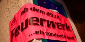 330 Kilo Feuerwerk beschlagnahmt 330 Kilo Feuerwerkskörper hat die Polizei bei einem Berliner beschlagnahmt.