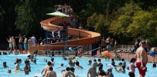 208 Straftaten in Freibädern – aber keine schweren Delikte Zahlreiche kleinere Straftaten in der Sommersaison in Berliner Freibädern. (Archivbild)