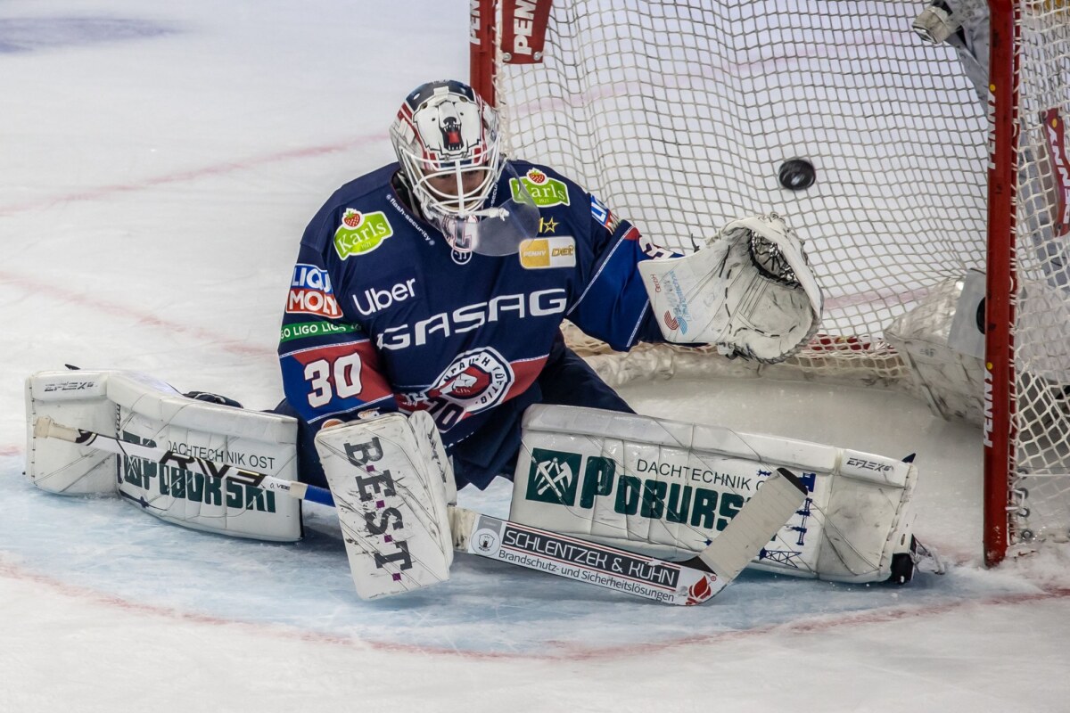 Jake Hildebrand Torhüter Jake Hildebrand blieb beim Sieg der Eisbären Berlin ohne Gegentreffer.