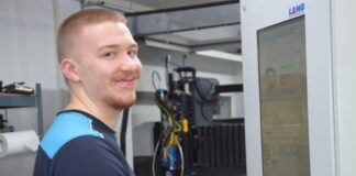 Robert Norwik Ziegler, Graveur mit der Spezialisierung Reliefgraviertechnik, hat beim Bundeswettbewerb «German Craft Skills» den ersten Platz erreicht.