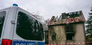 Kind stirbt bei Feuer – Familie kommt bei Fußballclub unter Nach einem Feuer mit einem toten Kind kann eine Familie erstmal bei einem Fußballverein wohnen.