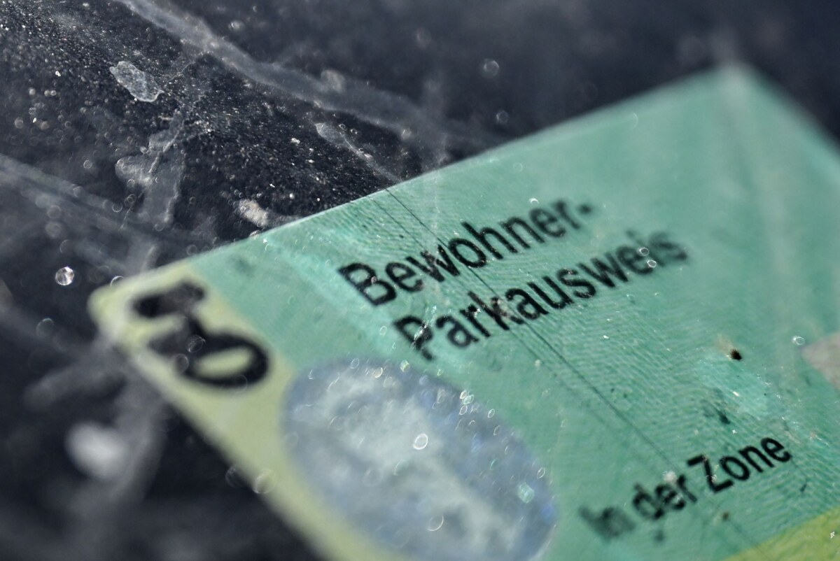 Anwohnerparken Soll deutlich teurer werden: Der Bewohner-Parkausweis in Berlin.