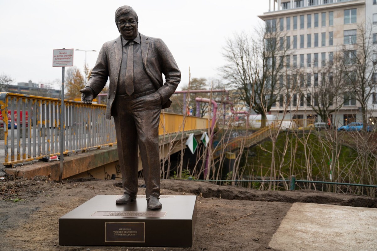 Aktion des Zentrums für Politische Schönheit Um die vom Zentrum für Politische Schönheit vor dem Konrad-Adenauer-Haus aufgestellten Statue von Walter Lübcke gibt es weiter Diskussionen.