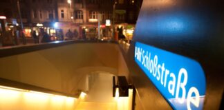 Unterbrechung der U9: So geht es ab Januar weiter Ende November musste die Feuerwehr zum U-Bahnhof ausrücken. (Archivbild)