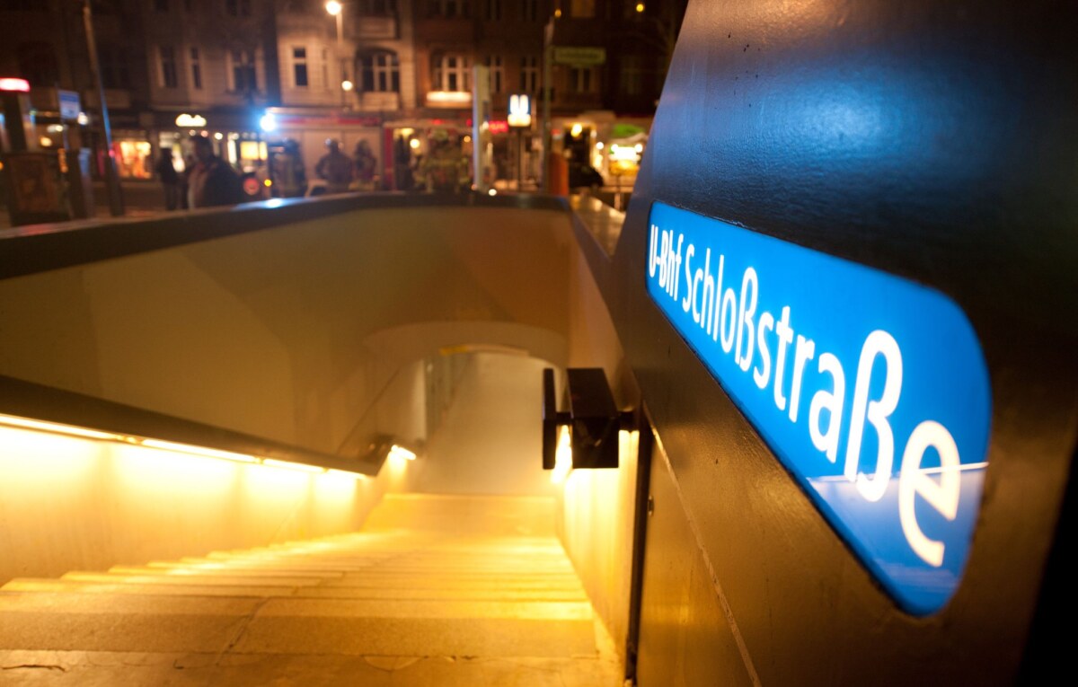 U-Bahnhof Schloßstraße Ende November musste die Feuerwehr zum U-Bahnhof ausrücken. (Archivbild)