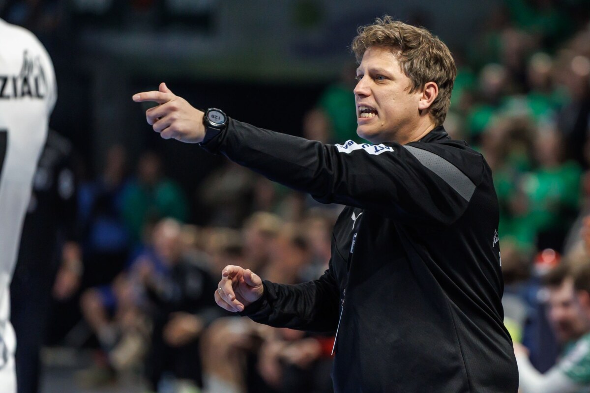 Trainer Nicolej Krickau von den Füchsen Berlin Trainer Nicolej Krickau und die Füchse Berlin spielten in Hannover.