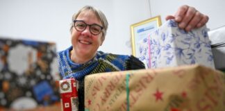 Handfeger und Duschgel – Päckchen für Obdachlose Die Päckchen sind für Obdachlose bestimmt, die Weihnachten im Franziskaner-Kloster feiern.