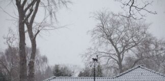 Schnee und Glätte zum Start in den Silvestertag Zum Jahreswechsel fällt in Berlin Schnee.