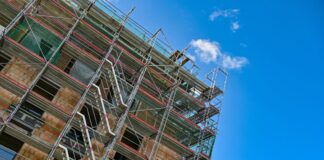 Brandenburg will schnelleres Bauen auf den Weg bringen Bauen soll in Brandenburg ab 2026 schneller gehen. (Archivbild)