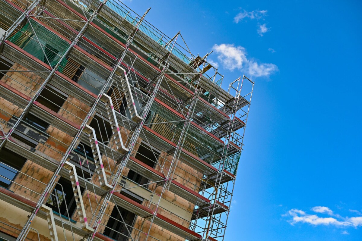 Wohnungsbau Bauen soll in Brandenburg ab 2026 schneller gehen. (Archivbild)