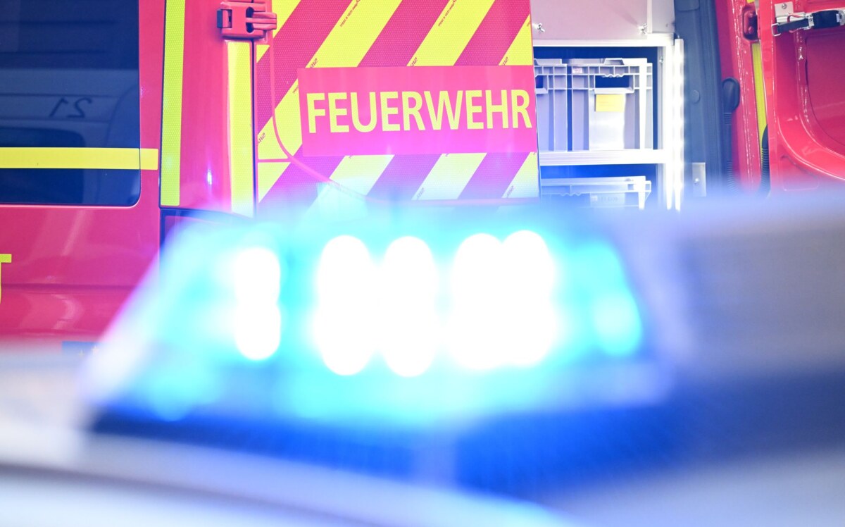 Feuerwehr Die Feuerwehr entfernte das Dach des Autos. (Symbolbild)