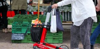 Fonds für bedürftige Ostrentner: Hunderte Millionen übrig Aus dem Härtefallfonds für bedürftige Rentner floss nur ein kleiner Teil des Geldes ab. (Symbolbild)